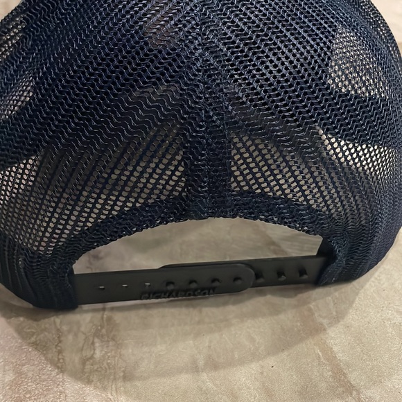 HOP VALLEY BREWING COMPANY TRUCKER HAT - Picture 6 of 8